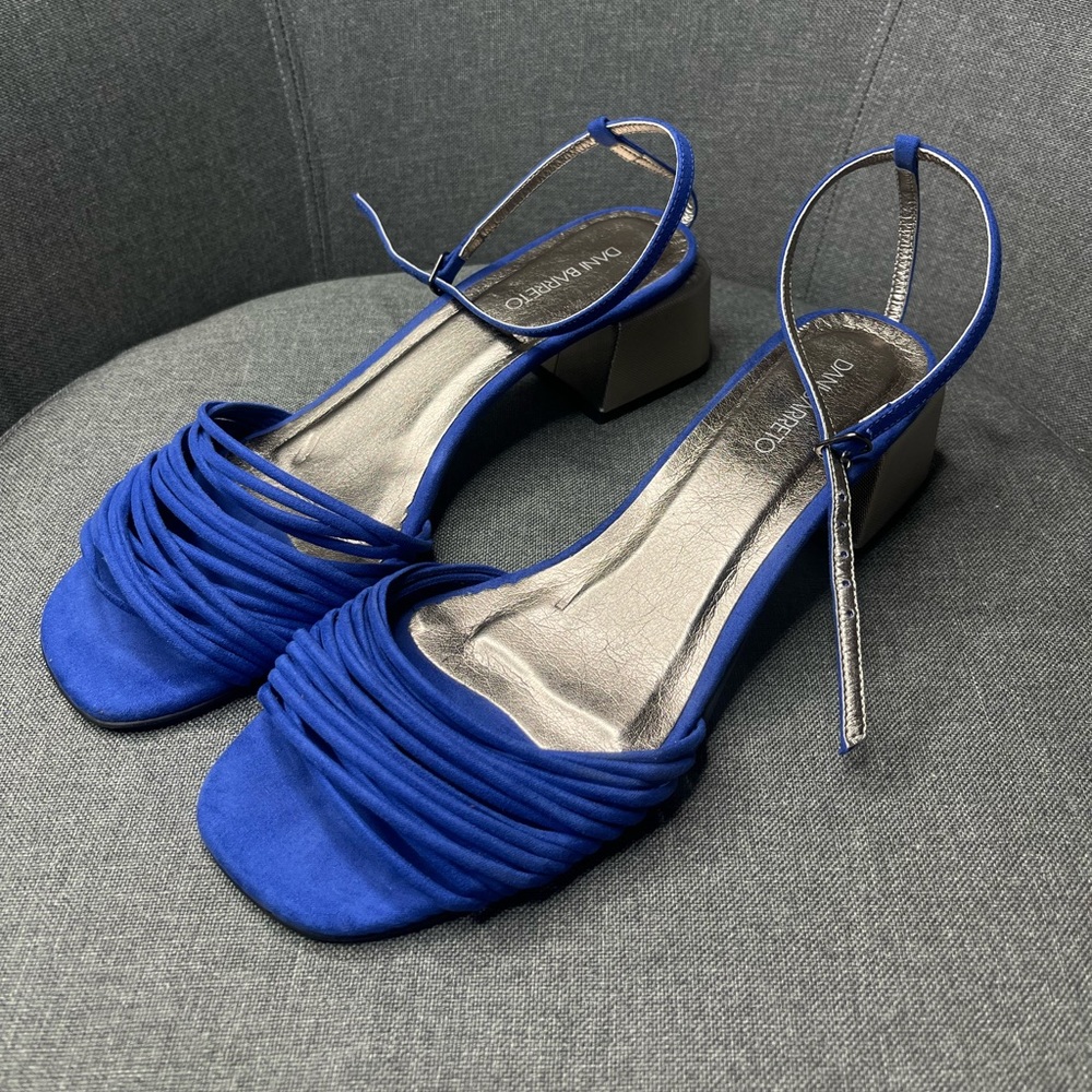 Dani Barreto heels